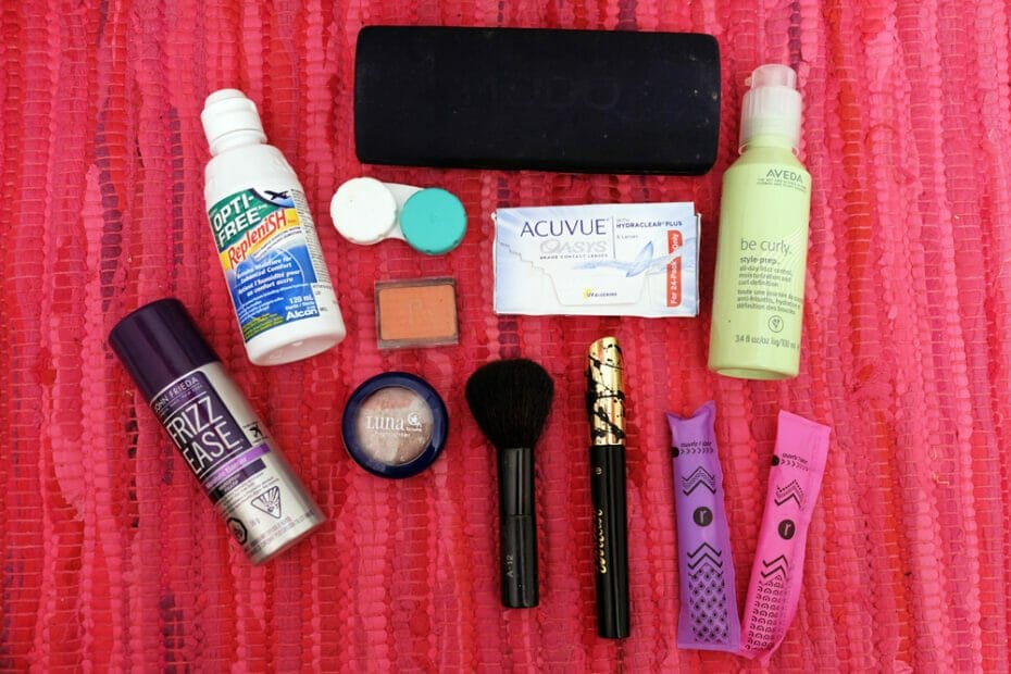what to put in a toiletry bag